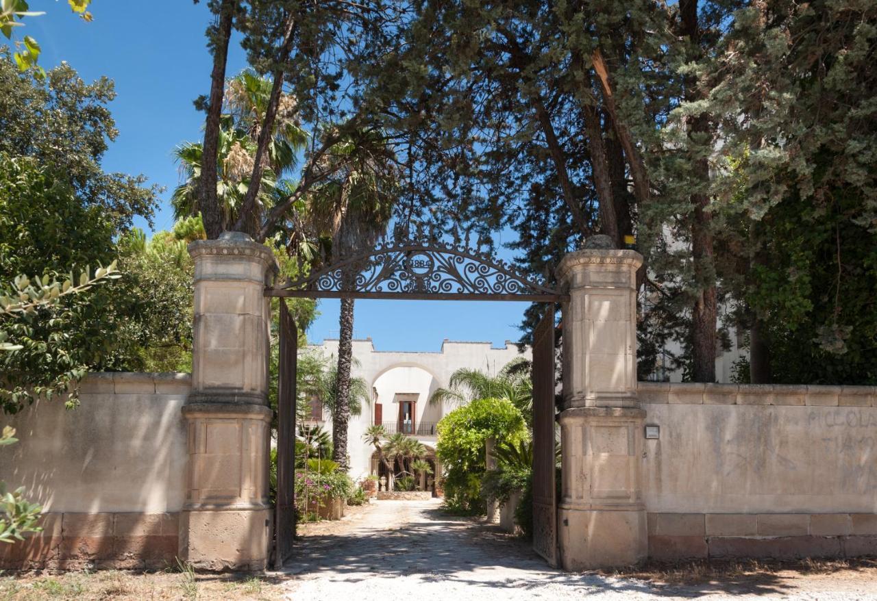 Bed and Breakfast Palazzo Francesco Grassi Aradeo Exterior foto