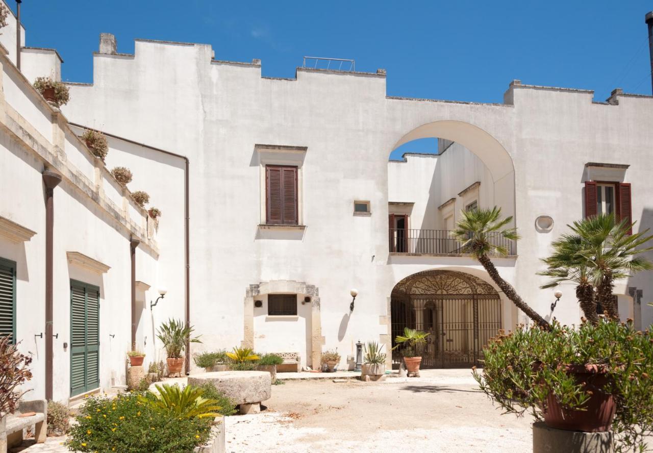 Bed and Breakfast Palazzo Francesco Grassi Aradeo Exterior foto